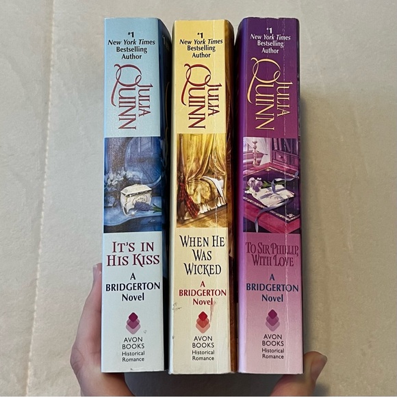 Bridgerton Novel Set by Julia Quinn - Picture 2 of 5